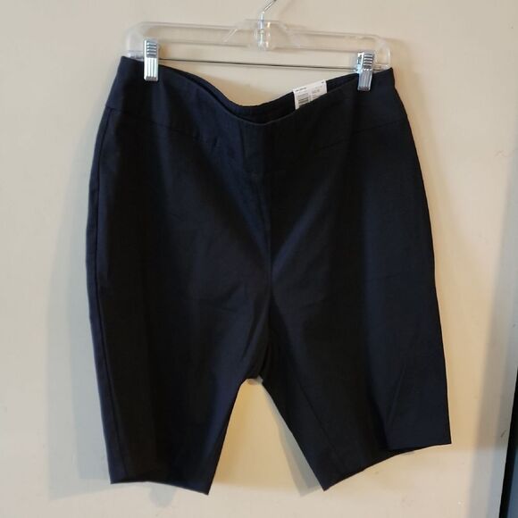 Classic Black Shorts size 16W NWT - Picture 1 of 4